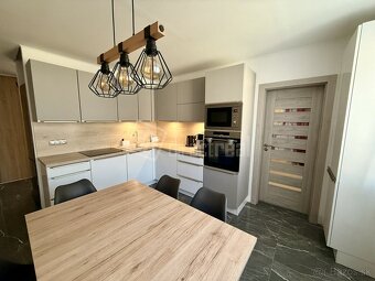 Nádherný moderne zrekonštruovaný 3 izbový byt v ní… - 2