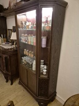 Set historického nábytku – 2 vitríny + 1 príborník - 2