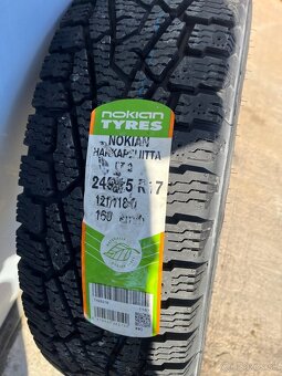 Zimne pneu Nokian Hakkapeliitta LT2 245/75 R17 - 2