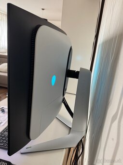 Dell Alienware 32 OLED 4K zakriveny - 2