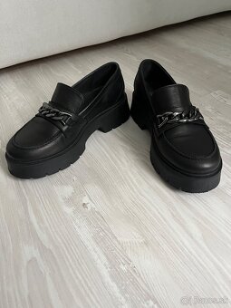 Predám málo nosené kožené topánky Wojas - 2