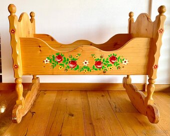 Stará dřevěná malovaná kolébka - 2