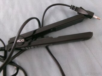 Žehlička na vlasy ECG. - 2