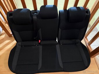 Zadne sedacky škoda rapid - 2