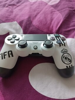 Ovladac ps4 - 2