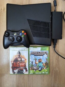 XBOX 360 + monitor, 1 ovládač - 2