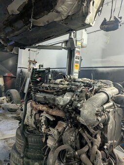 4.0 v8 184kw Biturbo motor - 2