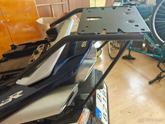 Predám držiak zadného kufra SHAD S0GS66ST pre Suzuki GSR 600 - 2