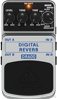 Mixpult Sound Craft EPM 12 + Behringer DR 600 digital reverb - 2