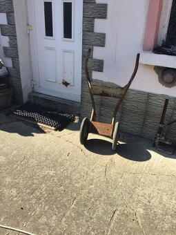 RUDLA NA FLAšE A SUDY  AJ VYMENíM - 2