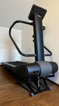 Bežecký pás Technogym - 2