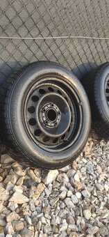 Predam zimne pneumatiky 205/60 R16+ plechove disky a puklice - 2
