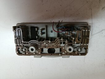 stropne svetlo volkswagen 3b0947106c 30€ - 2