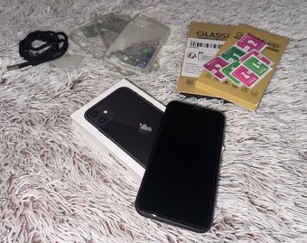 iPhone 11 64 GB Black TOP STAV - 2