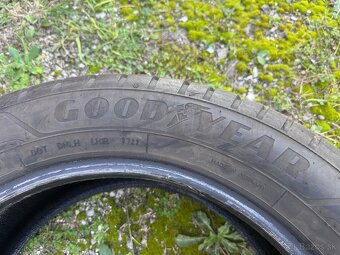 235/55 R19 zimné Goodyear UltraGrip Performance - 2