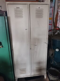 Šatníková pracovná skriňa - 2