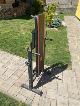 Lavička na bench press a dipy - 2