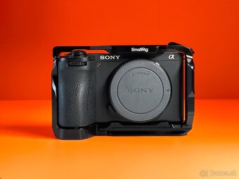 SONY A6700 + SmallRig klietka - 2