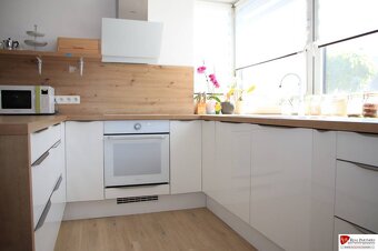 REB.sk Predaj 4 izbový dvojpodlažný rodinný dom Štúrova ul, - 2