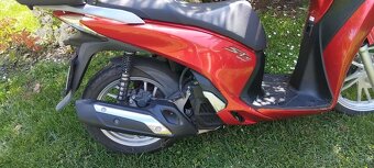 Honda 125 SHi - 2