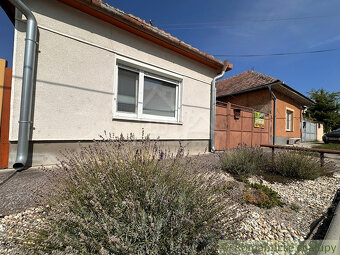 Predaj dlhého vidieckeho domu v Andovciach – pokojná lokal - 2