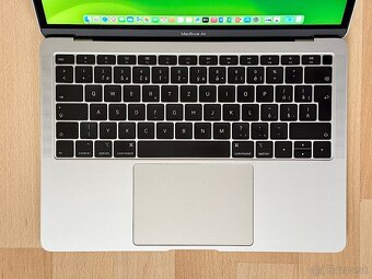 MacBook Air 13", TOP STAV, Výdrž batérie 5 hod. - 2