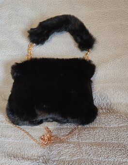 čierna plyšová kabelka - 2