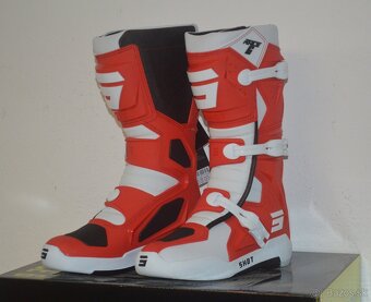 Červené čižmy SHOT - 2