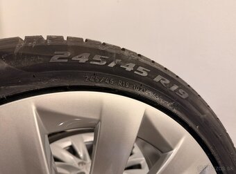 tesla model S zimní sada r19 pirelli dot2020 - 2