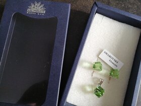 Predám - Swarovski krištály-náušnice a prívesok-zelené kocky - 2