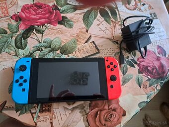 🛠️ Nintendo Switch – nefunkčný, na diely (s jedným poškoden - 2