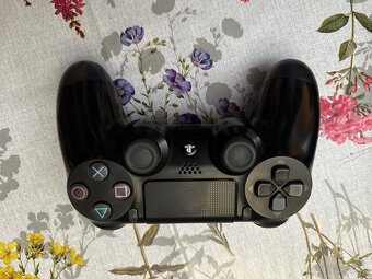 Playstation 4 - 2