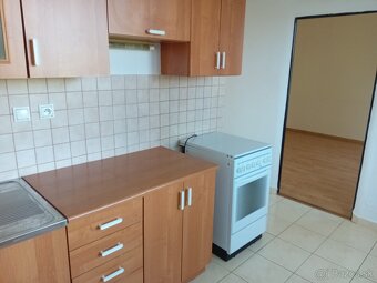 Na predaj veľký 3 izb.byt s balkónom v peknom prostredí - 2
