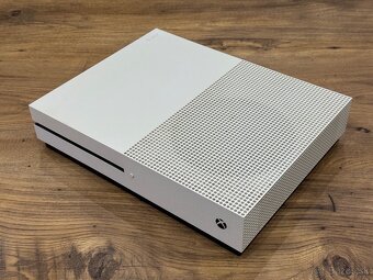 Herná konzola XBOX ONE S 1TB bez ovládača - 2