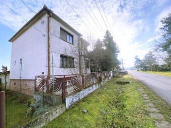 4 izbový poschodový rodinný dom s pozemkom 859 m2 v obci Lok - 2