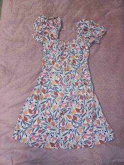 Krásne letné kvetinové šaty, veľkosť S - 2