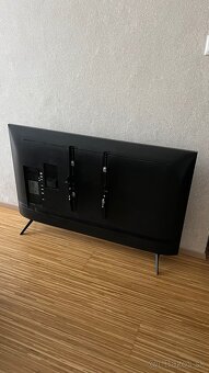 50” Samsung 4K UHD Smart TV - 2