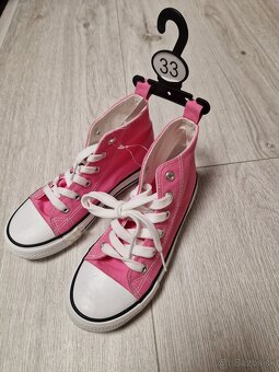 Darujem k nákupu ružové tenisky vel.33 - 2
