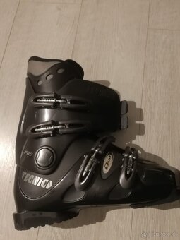 Predám lyžiarky tecnica, veľkosť 8,9/5. - 2