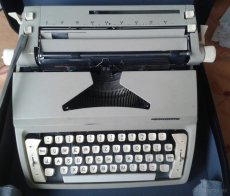 Prenosný písací stroj CONSUL - 2