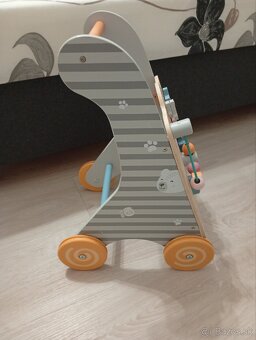 Detské drevené chodítko - 2