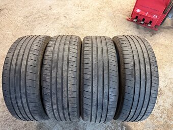215/55 R18 - 2