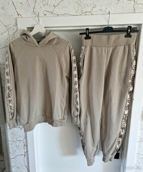 Guess Britney 3x khaki zlata teplakova suprava - 2
