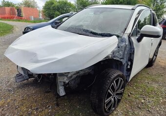 Predám havarovanú Toyota Corolla Cross 2.0 benzin+Hev 112 kW - 2