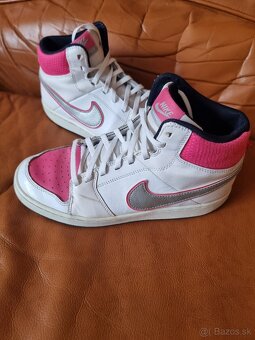 Nike v. 38 - 2