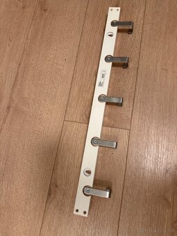 Vešiak IKEA TJUSIG Biely - 2