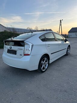 Predám Toyota Prius 30 vo veľmi dobrom stave. - 2