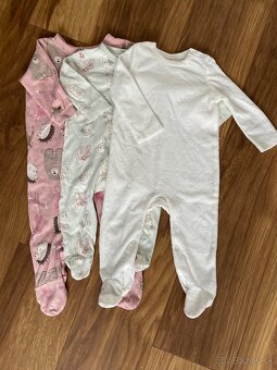 Balík dievčenského oblečenia vel 74 - 2