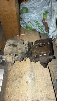 Predné brzdové strmene Suzuki Vitara 1 generácie - 2