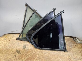 BMW e36 sedan zadné sklo dverí - 2